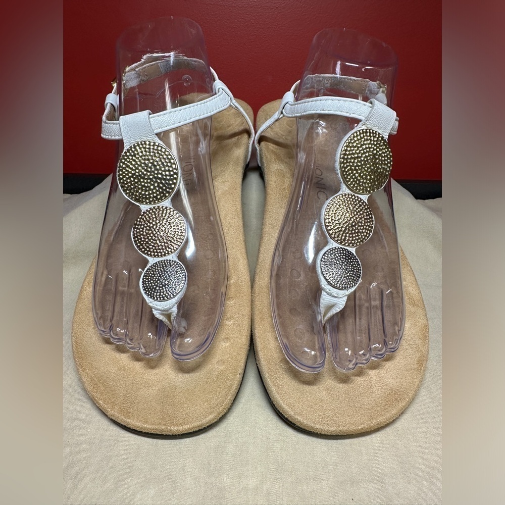 Vionic Leather Toe Post Slingback Sandals with Metallic Medallions Women’s Sz 10